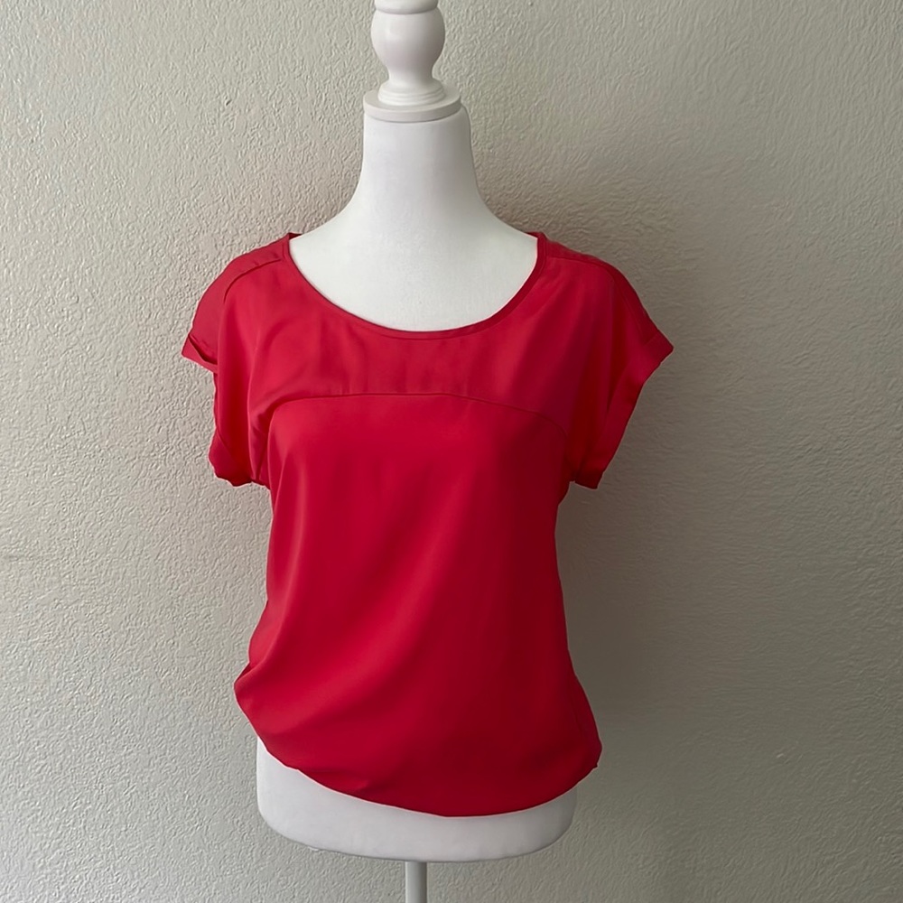 ⭐️✨2 for$15 ✨⭐️Express coral top